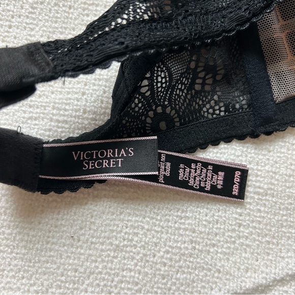 Victoria's Secret Black Unlined Strappy Lace Bra 32D - Picture 3 of 3